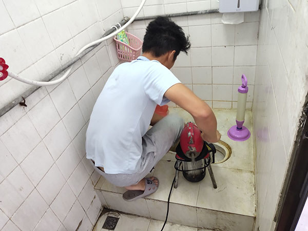 南平管道堵塞冒臭气 专业师傅现场解决问题